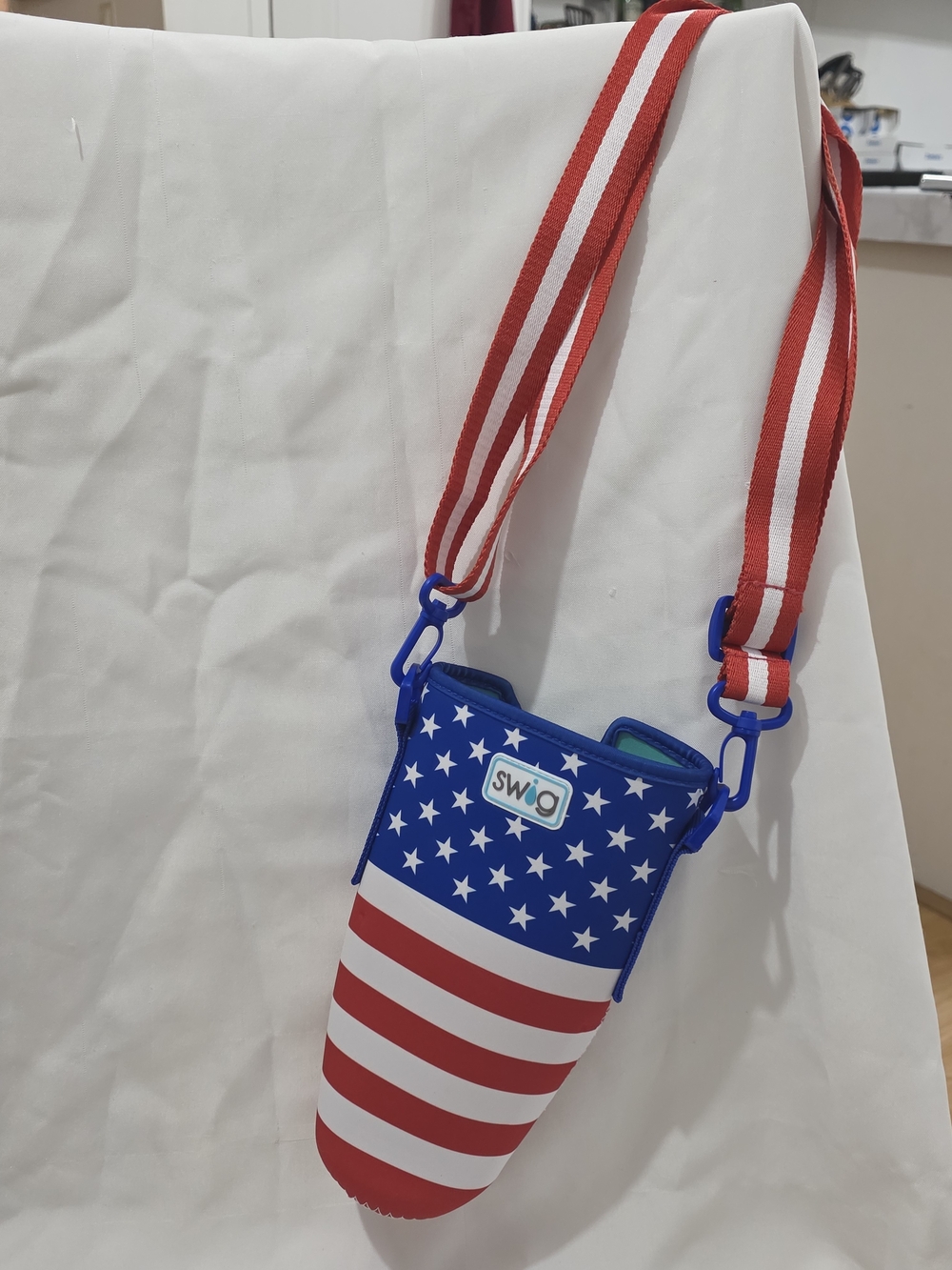 Swig Red, White & Blue Stars Crossbody Mega Mug Pouch